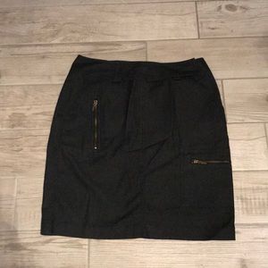 ⬇️JEAN KNEE LENGTH SKIRT WITH 6 POCKETS!